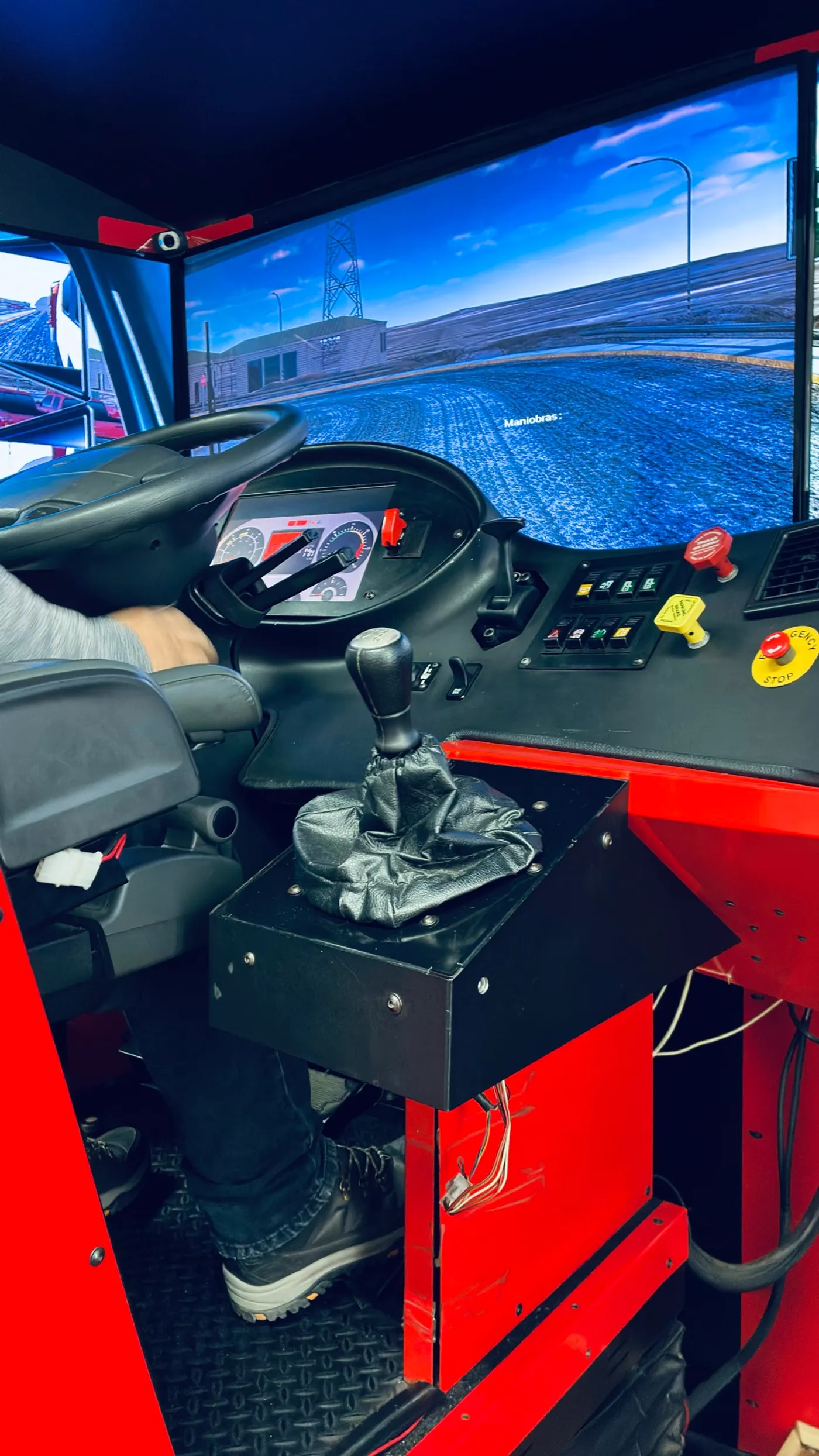 Conductor rindiendo evaluación en un simulador de inmersión total